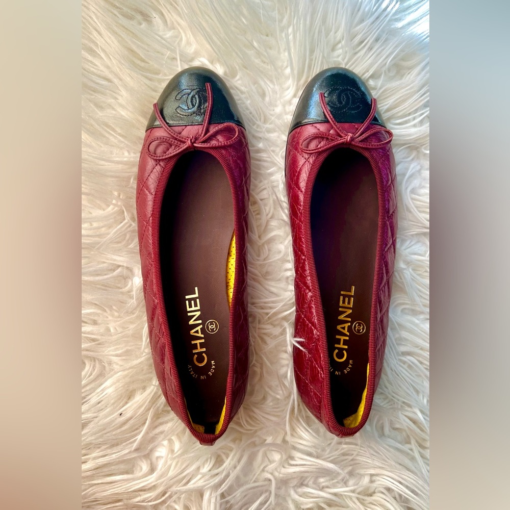 Authentic new Chanel quilted ballerina flats size 9